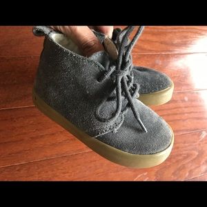Gap Size 6 Toddler Gray Suede Booties